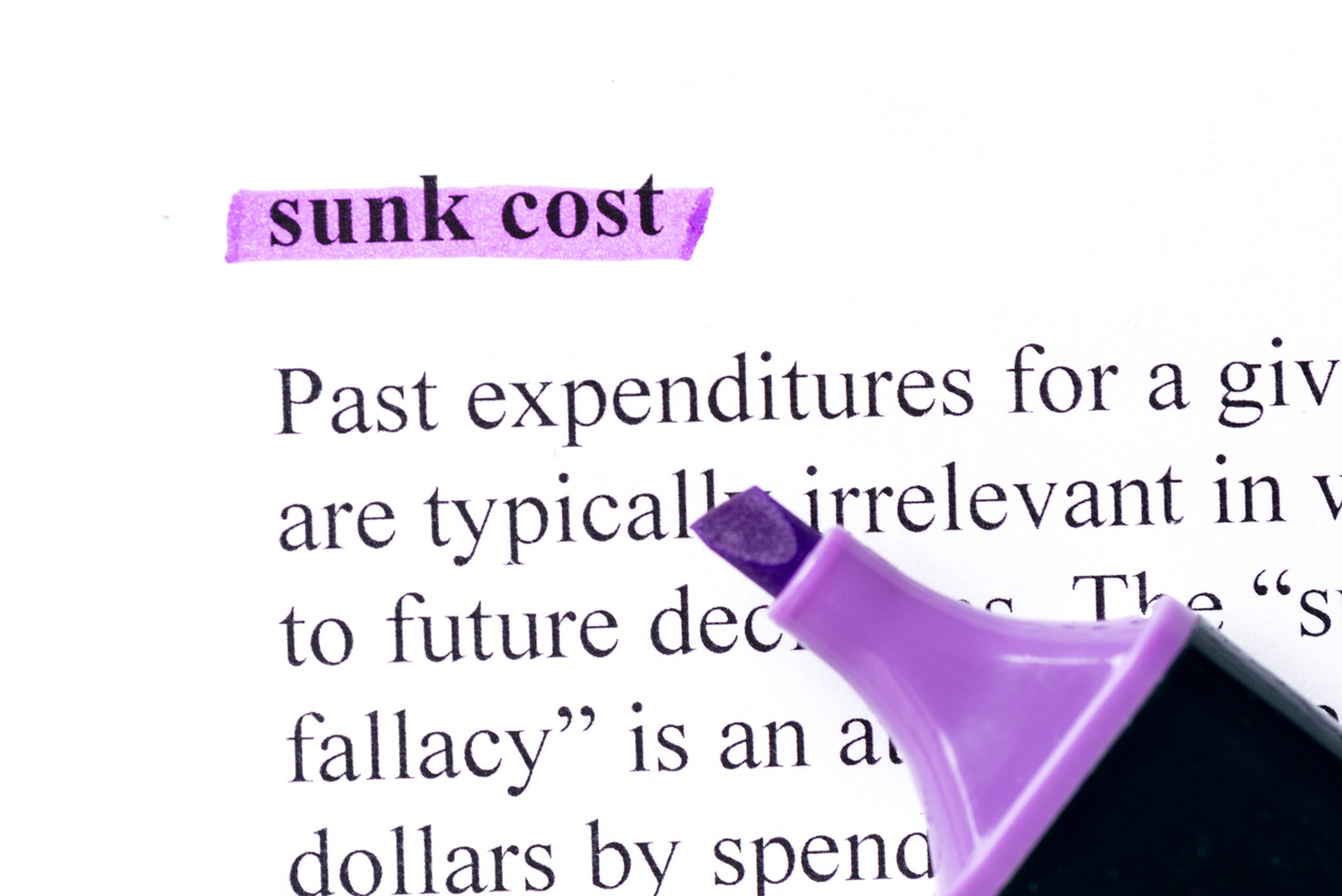 MBA・ビジネス用語】サンクコストとは？ 正しく知ってマーケティングなどに活用しましょう！｜オンラインMBAなら『ビジネス・ブレークスルー大学大学院』